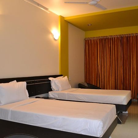 Hotel Embassy International Lātūr 외부 사진