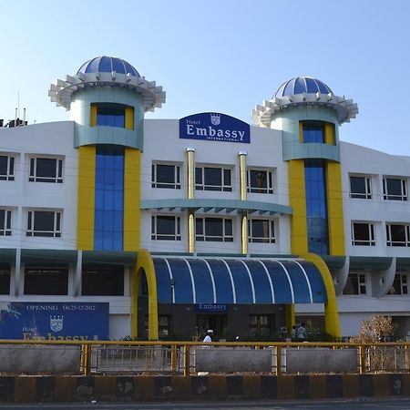 Hotel Embassy International Lātūr 외부 사진