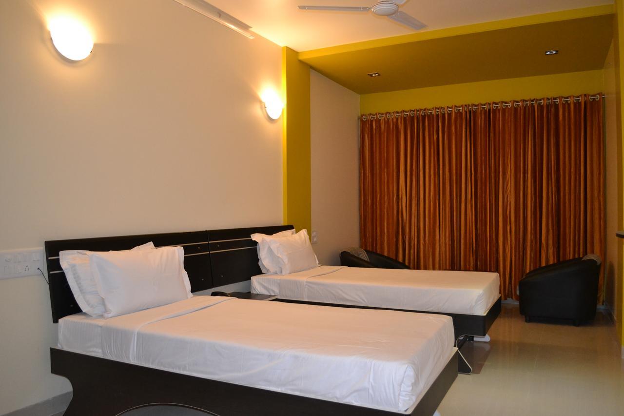 Hotel Embassy International Lātūr 외부 사진