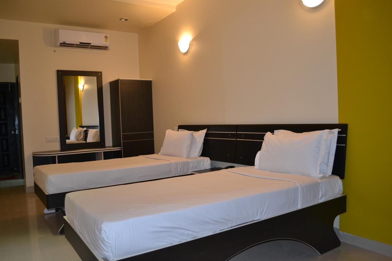 Hotel Embassy International Lātūr 외부 사진
